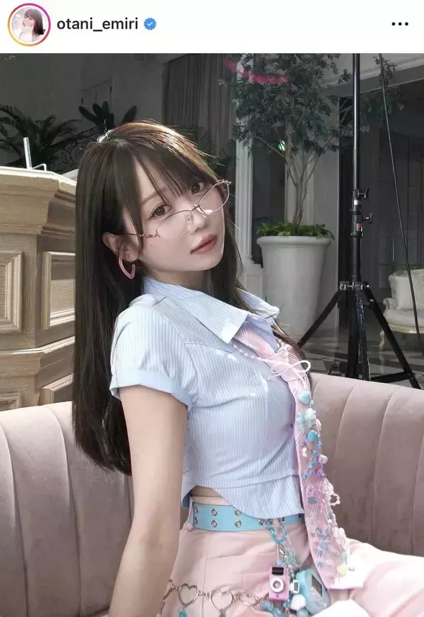 イコラブ・大谷映美里、メガネ姿の“お姉さん”ショット「最強すぎて倒れそう」「まじで神」