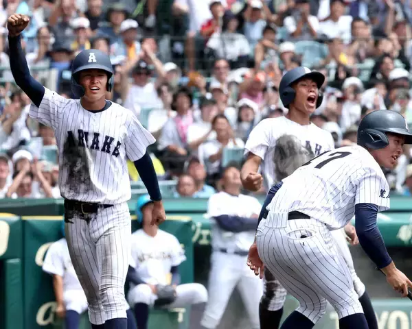 【甲子園】 有明旋風！初出場８強！ミラクル３試合連続逆転勝ち　地震被害の熊本に勇気　アルプス熱狂…先発投手の負傷、登板回避乗り越え