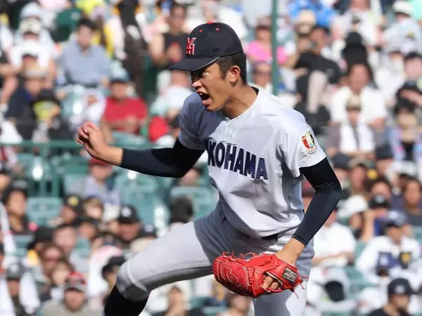 【甲子園】織田翔希が圧巻の１０Ｋ完封で横浜１８年ぶり４強　甲子園最速タイ１５６キロを７度！１７日に死去した元監督・渡辺元智さんに弔い星…花巻東を圧倒