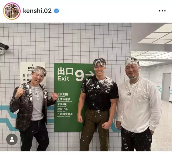 杉谷拳士氏、野球のレジェンドらと“パイまみれ”になった様子を披露「先輩方の圧が…」