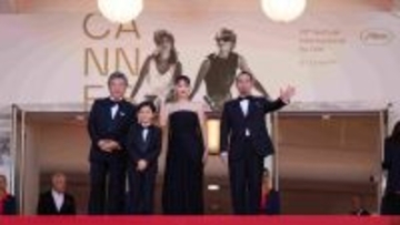 綾瀬はるかを千鳥・大悟がレッドカーペットでエスコート　カンヌ国際映画祭「箱の中の羊」公式上映