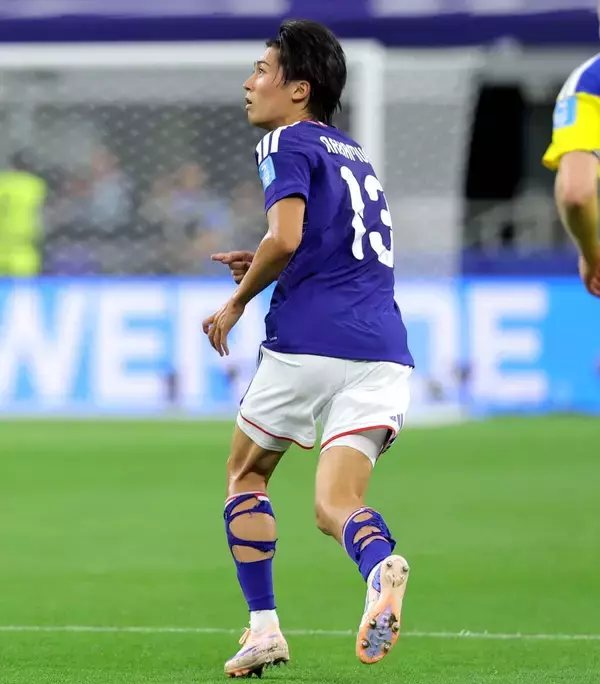 【Ｗ杯】中村敬斗のソックスに「ＮＯ」の主審、準決勝フランス―スペインを担当…パラグアイ戦では口元隠しにレッドカード提示