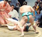 「カド番の琴桜が６勝目で白星を先行させる　残り４日間で勝ち越しをかける　宇良に白星」の画像1