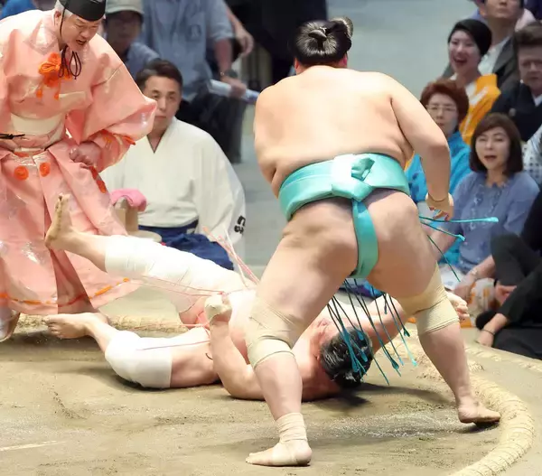 カド番の琴桜が６勝目で白星を先行させる　残り４日間で勝ち越しをかける　宇良に白星