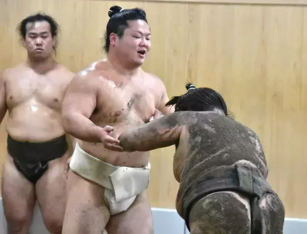 十両・朝翠龍、秋場所で新入幕なら兄・朝紅龍と史上１４組目の兄弟幕内「一つの目標だった」…春場所前に亡くなった母の墓前に勝ち越しを報告