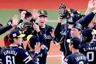 ソフトバンク・小久保監督、衝撃トレードの裏側を明かす　山本祐大を「数年前からマークしていた」…「いっそう厚みが出た」Ｖ３の一因に挙げる