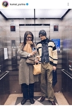 １８１センチのアイドルが「長身夫婦」２ショットに仰天「美しいカップル」結婚から２年半の熊井友理奈