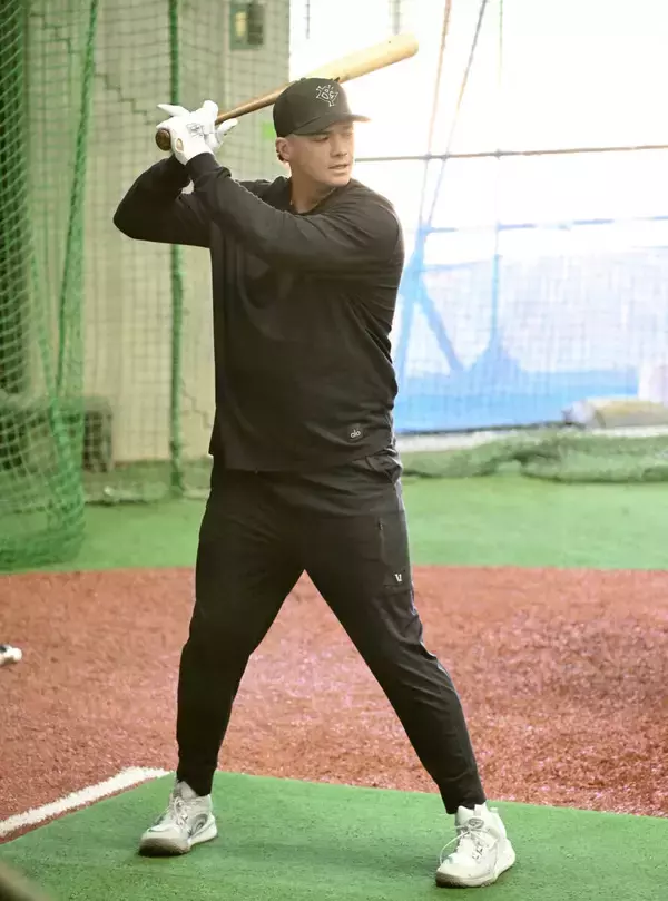 【巨人】ダルベック「走攻守すべてにおいて貢献」新外国人４選手が入団会見