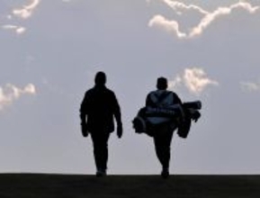 【ＪＴカップ】初Ｖ狙う小木曽喬が７アンダー単独首位　賞金ランキング１位の金子駆大は１アンダーで１１位に浮上