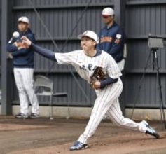 侍ジャパンの守護神候補・大勢が初ブルペン　投球後にはダルビッシュと会話も