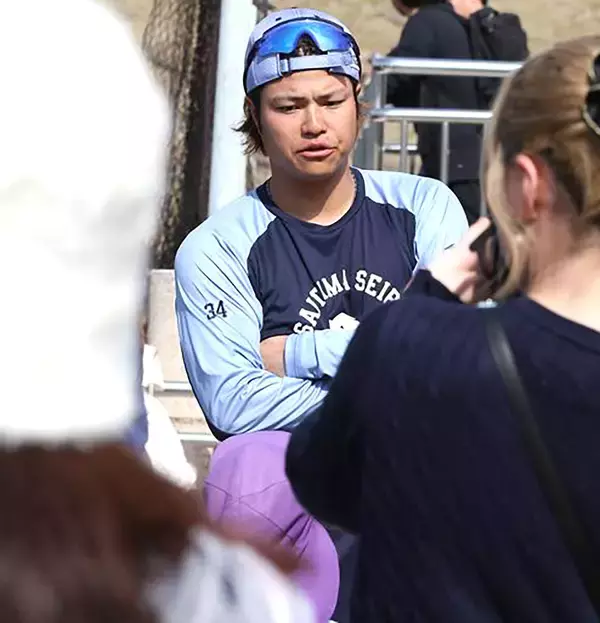 【西武】甲斐野央が地元の園児と交流　「元気もらったわ～」と笑顔