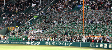 【甲子園】初出場の福山、前半は天理と接戦　バス４３台で集結したアルプス席は満員…市内１１か所でＰＶ、数日で後援会も発足