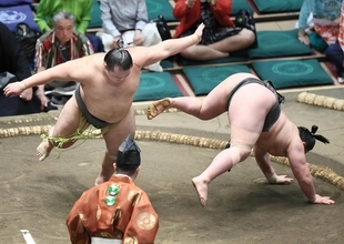 幕下・大辻、元十両・三田を破って４勝目　「関取経験者同士は関係なく、集中していけた」