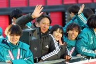 青学大陸上部とレッドブルが提携「ようこそ」→「翼をさずかりました」原監督がレッドブルカーに乗る映像も