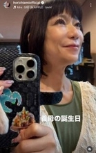 ５９歳・堀ちえみ　家族会で華やかコーデ！「義母の９０歳の誕生日」３度目婚から１５年、７児の母