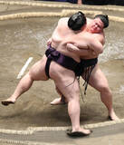 「義ノ富士、２４歳のホープが５連勝で６勝３敗　来場所の新三役へ快進撃　熊本から観戦に訪れた父の目前で「勝てて良かった」」の画像1