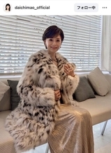 大地真央、ゴールドドレス×毛皮のコート姿に「ゴージャスマダム」「キョーレツにステキ」…福原遥との２ショットも披露