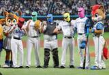 「【日本ハム】お笑いコンビのオズワルドとトム・ブラウンが森本コーチ巻き込み“ゴレンジャー”復活」の画像1