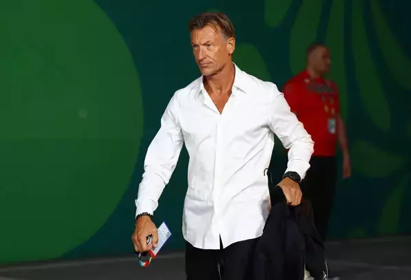 【Ｗ杯】チュニジア指揮官は何者？愛称は「白シャツの魔術師」フランス出身の“イケオジ”は戦術家　洗剤ＣＭに起用も