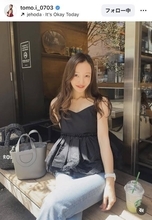 板野友美「早く夏こないかな」キャミ×デニムで美デコルテ披露！夏先取りコーデに「わぁかわいい」「最高にきれい」