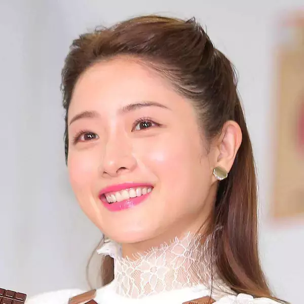 「え？あの石原さとみ？別人かと」３９歳近影にネット驚き「違いすぎて」「久しぶりに見た」「なんだこのビジュは…」「メロすぎ罪」