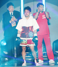 【ボクシング】日本史上最速６５秒のＫＯ勝ち　左ボディーから最後は右ワンパン！　元キックボクサーの石井武志が悲願の世界王者　元世界王者メンデスに勝つ「死んでもいいと思ってリングに上がった」…ＷＢＡ世界ミニマム級王座決定戦