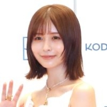 長濱ねる　体のライン強調「けしからん！」「すんごい」ウエストも衝撃「芸能人ってすごい…」