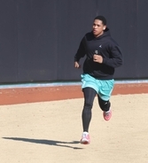 【日本ハム】万波中正が自主トレ公開　肉体も用具も一新した“シン万波”「過去最高の自分でキャンプイン」