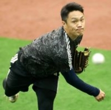 【巨人】則本昂大がＧ球場で前楽天の長坂健冶ブルペン捕手相手にブルペンで投球「本当に心強い」