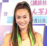 「第１子妊娠中のＡＹＡ、妊娠６か月でふっくらお腹も圧巻美スタイル健在！「何故そんなにカッコいいのだ」などファンため息」の画像1