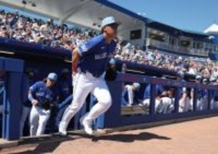 岡本和真が“デビュー戦”で見せた積極性と選球眼　新人ならではの体験も　報道陣に４度繰り返した「頑張りたい」