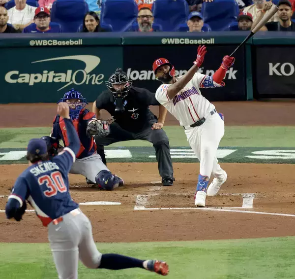 【ＷＢＣ】米国の絶対エース・スキーンズは５回途中１失点で降板　球場から拍手、ナインにハイタッチで迎えられる