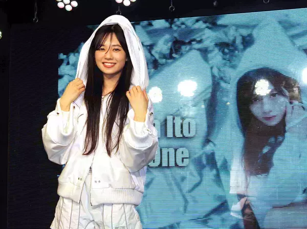 「伊藤萌々香　６年ぶり歌手活動再開ステージで全４曲披露「はあ～、緊張した～」」の画像