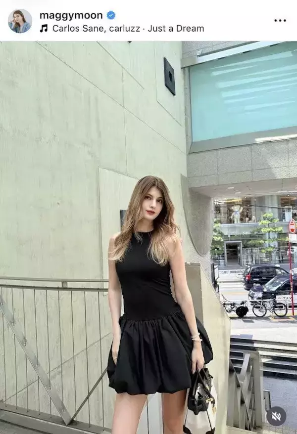 ３４歳・マギーのイメチェン姿が「鬼カワイイ」「めちゃくちゃ似合う」と絶賛！ノースリミニワンピで美脚も披露