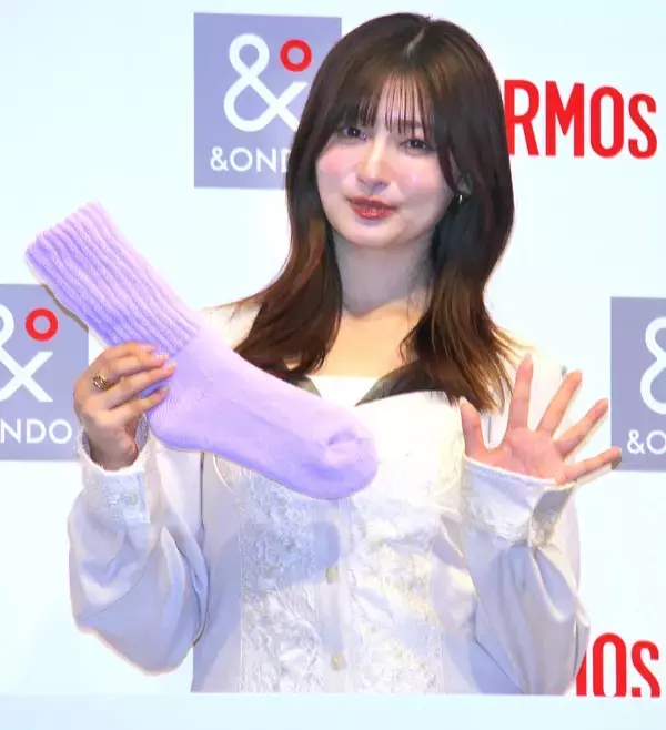 末端冷え性の吉川愛　冬の撮影乗り越える工夫「お湯で温めたり、カイロで口元を温めたりしている」