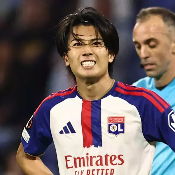 リヨン中村敬斗が一発退場にぼう然　プロ２度目６シーズンぶりレッドカード　足裏が相手腹部に