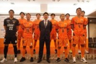 【Ｊ１清水】神戸から移籍のＤＦ本多勇喜「新しいチームでタイトルを取る」新加入選手お披露目