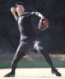 「【巨人】戸郷翔征が母校・聖心ウルスラ学園高で自主トレ公開　１５勝＆２００イニングを目標に復活誓う」の画像1