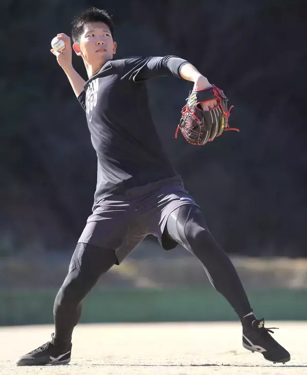 【巨人】戸郷翔征が母校・聖心ウルスラ学園高で自主トレ公開　１５勝＆２００イニングを目標に復活誓う