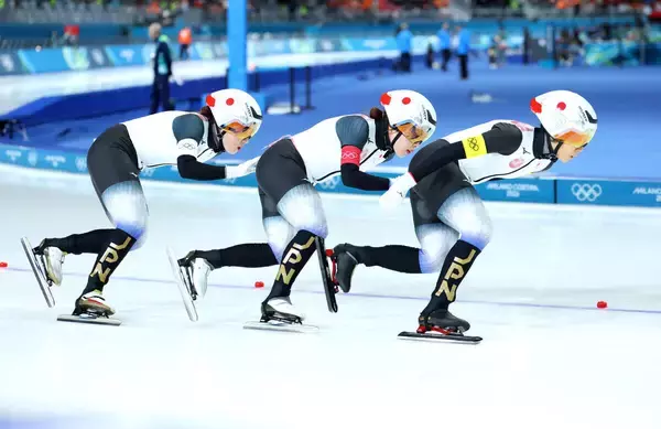 【五輪】女子団体追い抜き、日本が銅メダル！「すごく誇らしく思う」高木美帆は日本女子最多の通算メダル数を「１０」に伸ばし日本勢４人目の２ケタ到達