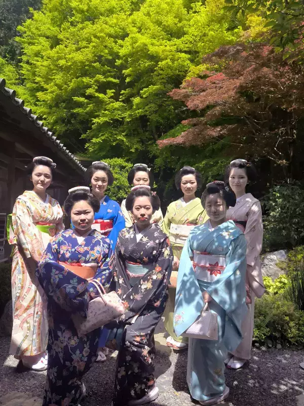 京都の初夏の風物詩「鴨川をどり」を前に先斗町の舞妓が洛外めぐり　「頑張ってはる姿を見にお越しやしておくれやす」