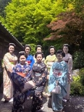 京都の初夏の風物詩「鴨川をどり」を前に先斗町の舞妓が洛外めぐり　「頑張ってはる姿を見にお越しやしておくれやす」