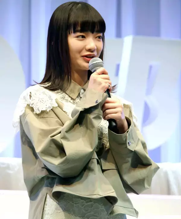 「風、薫る」で看護師役の見上愛、「看護の日」イベントに登壇　「失敗は次の人生の豊かさにつながる」撮影での苦労はシーツ敷き