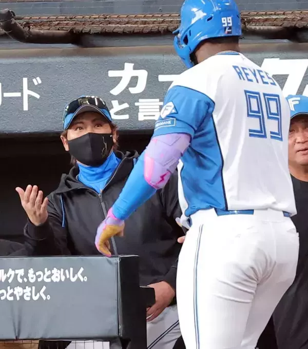 【日本ハム】新庄剛志監督が守備で積極采配　２回から外野の３人の守備位置をチェンジ
