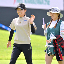 【女子ゴルフ】安田祐香が大会記録タイ「６１」で単独首位発進　桑木志帆は６０位と出遅れる