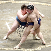 負傷明けの大関・安青錦が連勝発進も「１、２番で状態は戻らない」　八角理事長は「まだぎこちない」