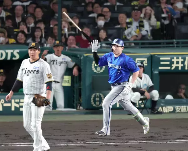 【ＤｅＮＡ】初回にバント失敗→３回に先制３ラン　名誉挽回の佐野恵太は「ミスを取り返そうと強い気持ちで打席に立ちました」