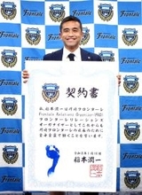 川崎　中村憲剛氏の後任ＦＲＯに稲本潤一氏が就任　足型調印式で笑顔「憲剛の隣に小さくてもいいので銅像を…」