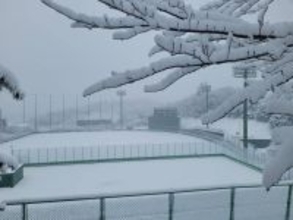 【巨人】改修中のジャイアンツ球場は一面の銀世界！ジャイアンツタウンスタジアムでは「白い恋人達」が流れる