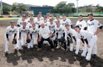 【阪神】中野拓夢が超感激！“福の神”笑福亭鶴瓶にボディータッチ「いいことが起こるんじゃないかな」